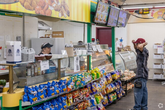 Dugger’s Market in Mozart is known for its chicken wings.