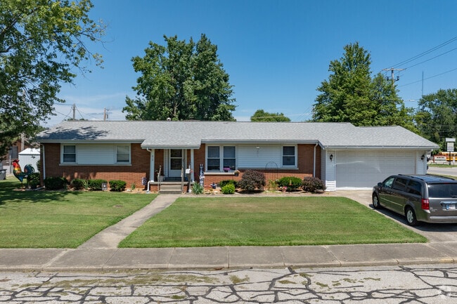 This is a Rambler style home in the Diamond-Stringtown neighborhood.