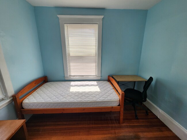 44 Woodbine St unit 1, Quincy, MA 02170 - photo 4