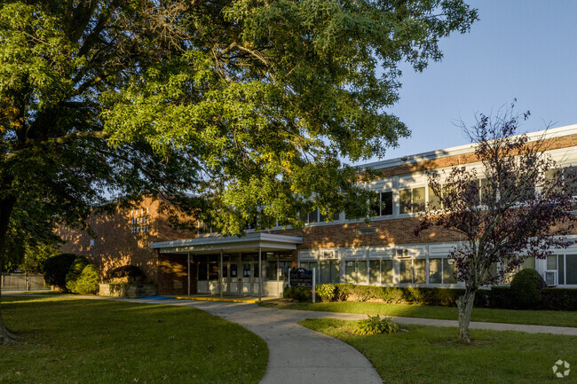 Park Avenue School in North Bellmore has 300 students in grades K-6 with a ratio of 12:1.
