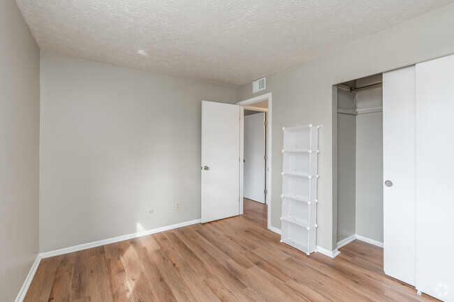 2BR, 1BA - 800SF - Bedroom