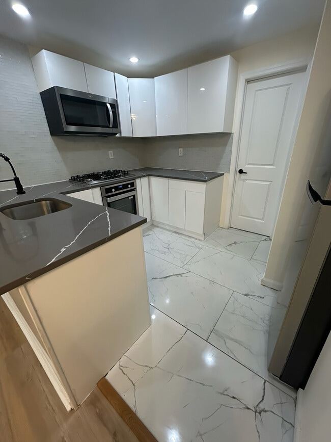 659 Nassau St unit 2A, Orange, NJ 07050 - photo 4