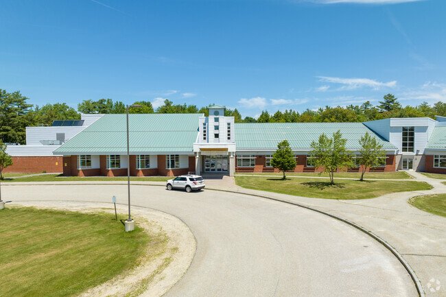 Front side of the Great Falls Elementary School.