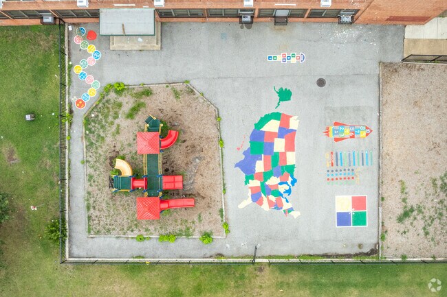 Franklin Square Elementary School
in Baltimore helps students excel.