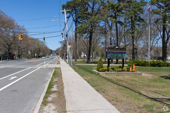 Hiawatha Elementary School in Holbrook is situated within a residential neighborhood.