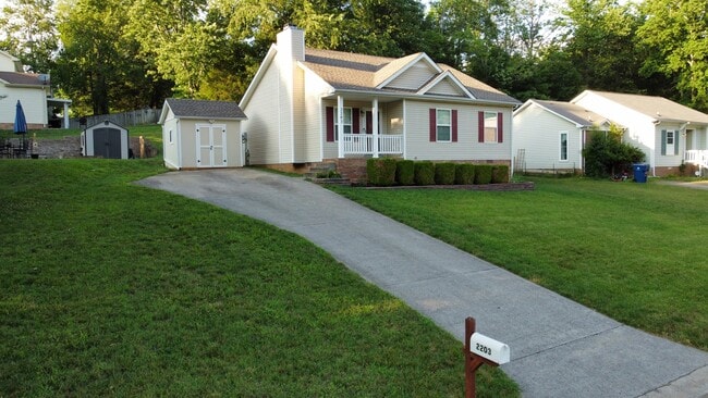 2203 Ladd Dr, Clarksville, TN 37043 - photo 2