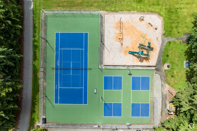 Samish Island fitness enthusiasts can play tennis or pickleball at the Samish Island Park court.