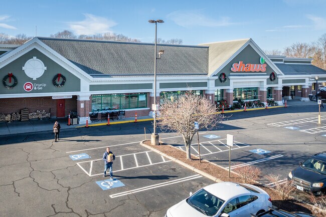 Shop for fresh produce at Shaw's Market, a trusted spot in Bay Spring, RI.