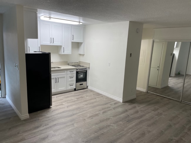 13059 Oxnard St unit 104, Los Angeles, CA 91401 - photo 2