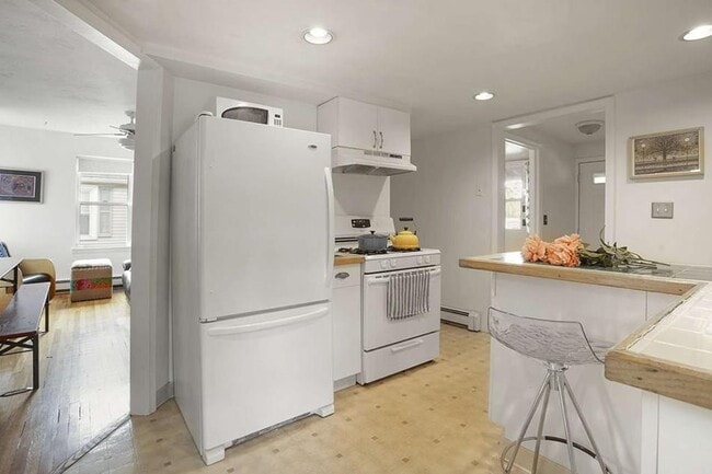 28 Foch St unit 2, Cambridge, MA 02140 - photo 3