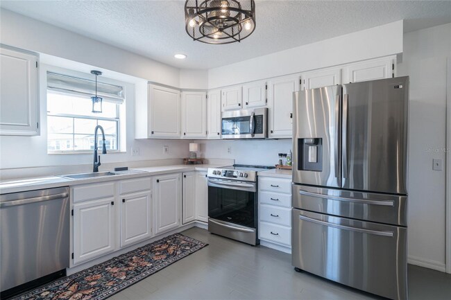 37340 Derbyshire Dr, Zephyrhills, FL 33542 - photo 5