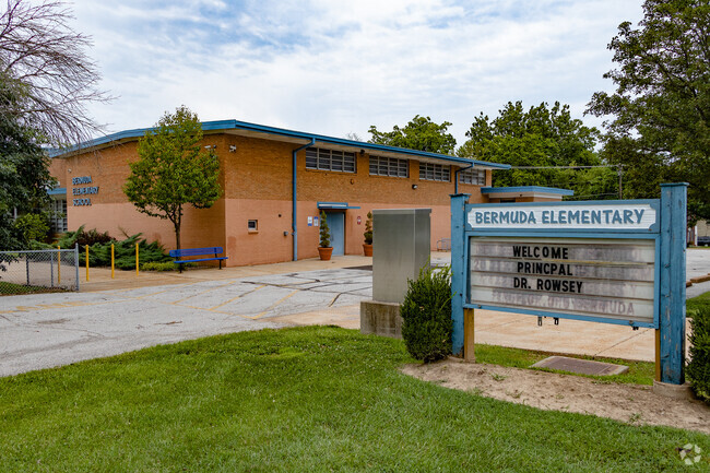 Bermuda Elementary School sign in Normandy.