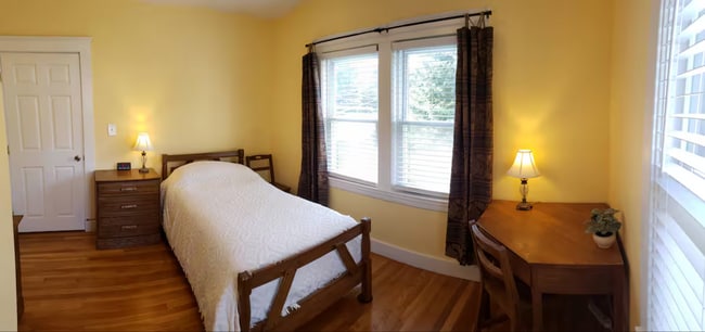 16 Federal St unit Sunny Room, Wilmington, MA 01887 - photo 3