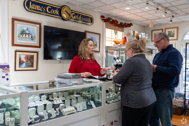 James Cook Goldsmith offers custom rings in the New Boston neighborhood.