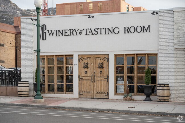 Most shopping and dining attractions in Cedar City are concentrated in the Historic Downtown area, which features buildings that date to the 1880s.