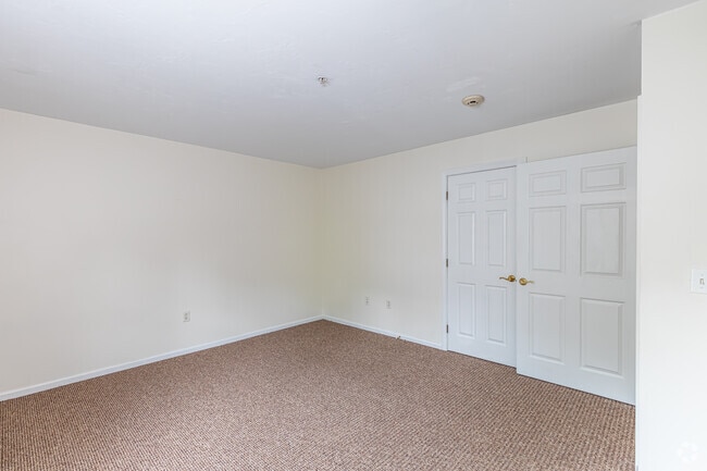 University Crossing, Hadley, MA 01035 - photo 2