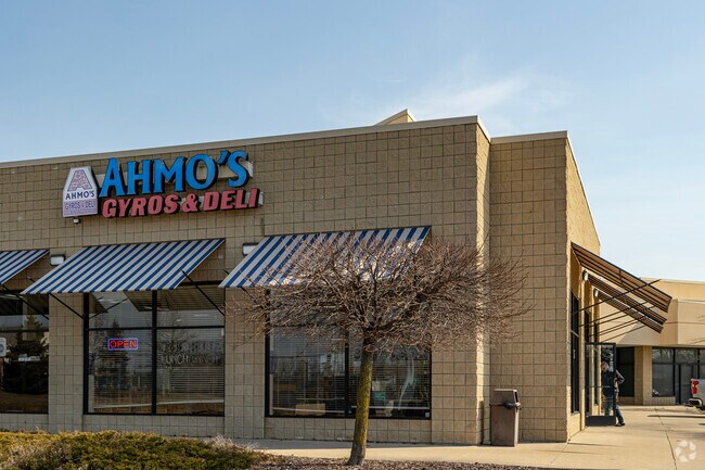 Quick lunch options can be found in Bryant at Valley View Shopping Center on Ellsworth.