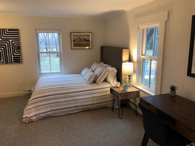 1061 Maplewood Ave unit 4 avail Nov 1, Portsmouth, NH 03801 - photo 5