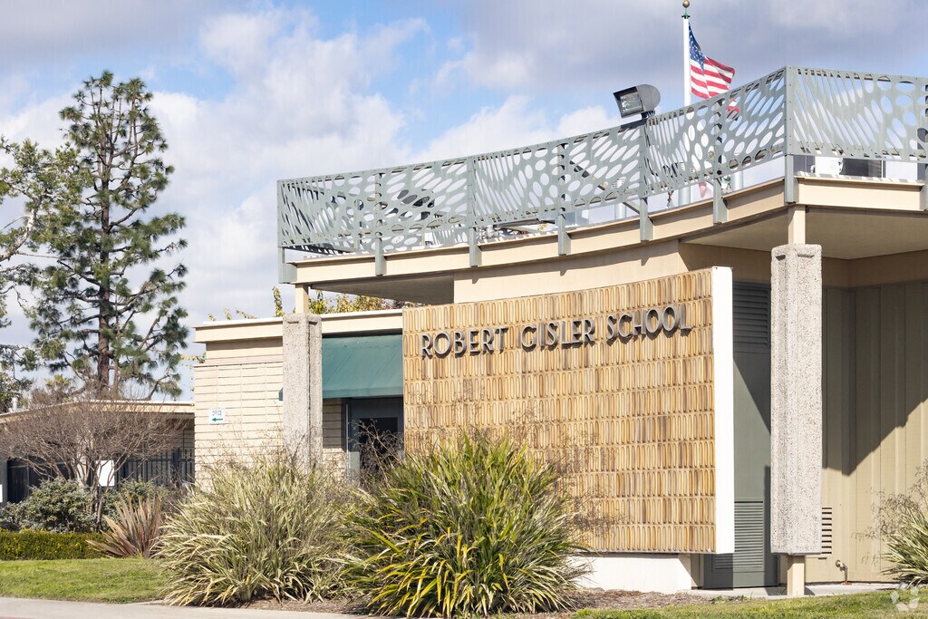 Gisler (Robert) Elementary School, Rankings & Reviews