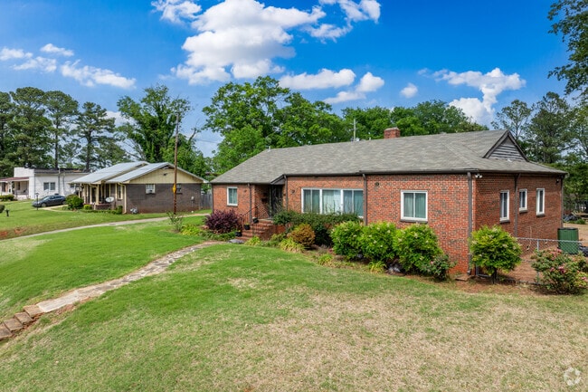 Admire the well-landscaped lawns in East Thomas.