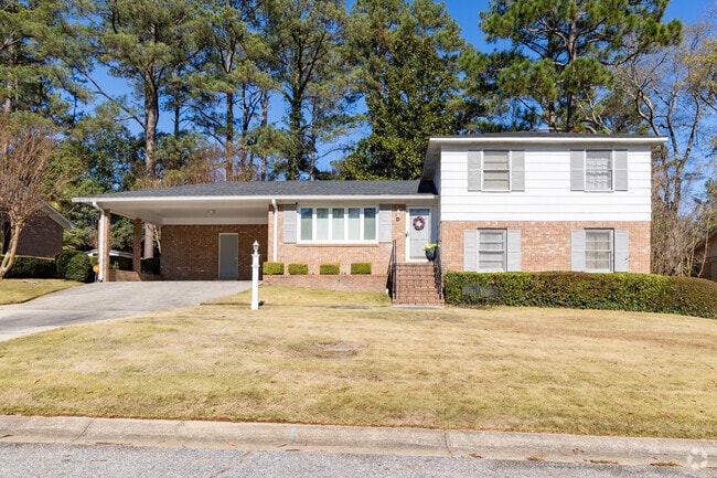 Split-level homes with carports appear throughout Far North Columbia.