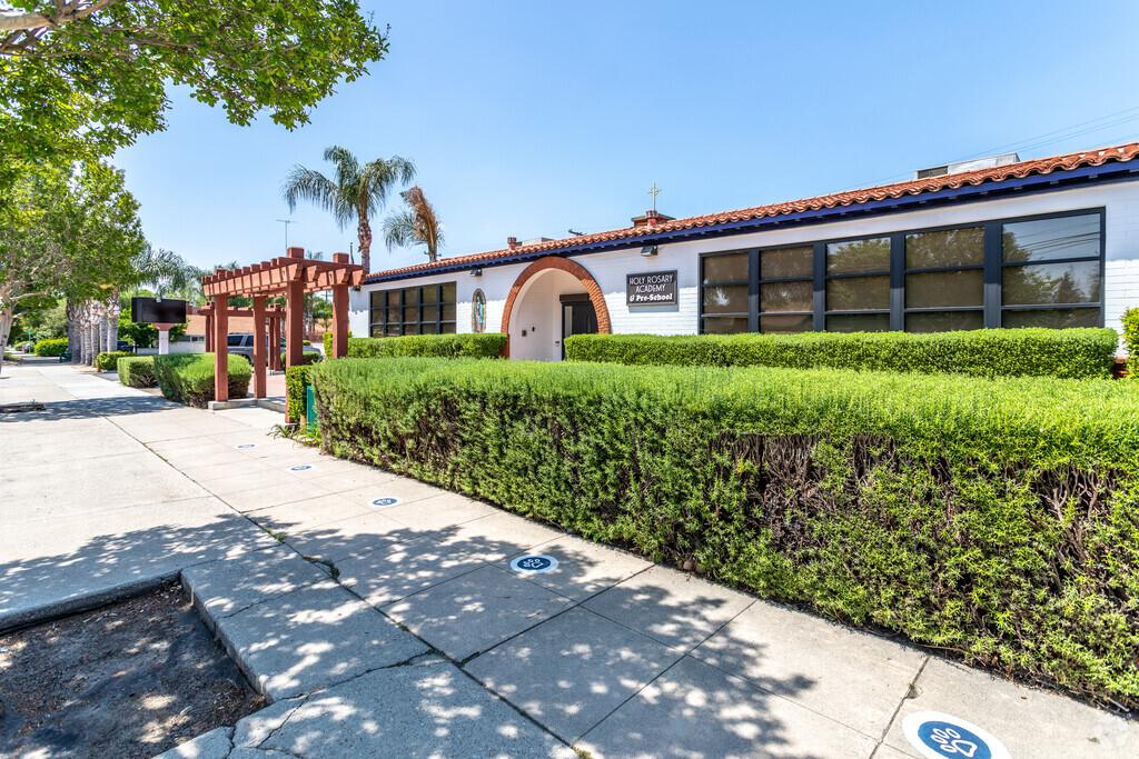 The main entrance of Holy Rosary Academy & Preschool in Arrowview.