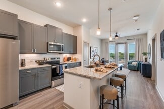 5885 Calmont Ave, Fort Worth, TX 76107