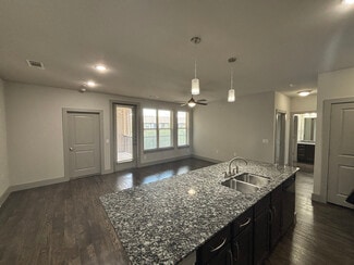 20400 Marketplace Ave Unit b2, Kyle, TX 78640