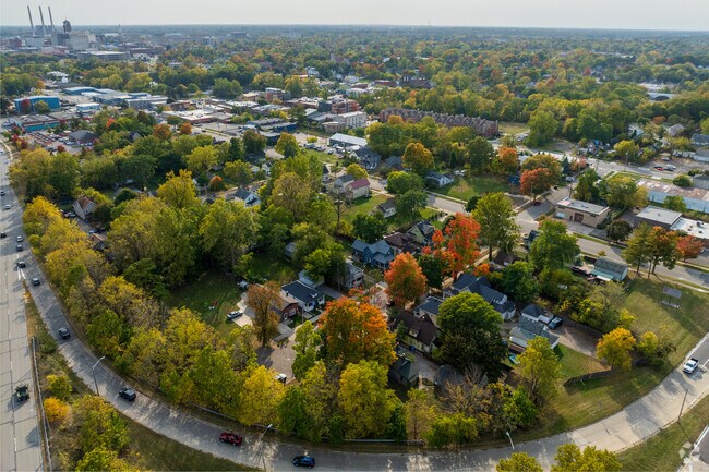 Meandering roads course through the Old Town Lansing neighborhood.