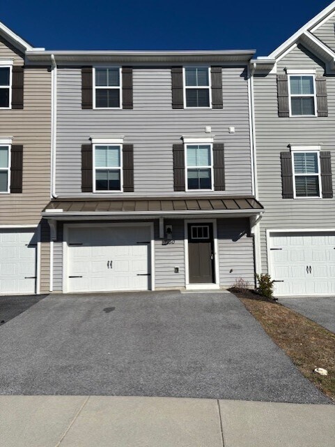 8150 Lenker Dr, Harrisburg, PA 17112