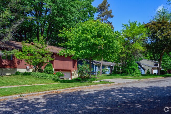 You can find an assortment of architectural styles in Edgemont Park.