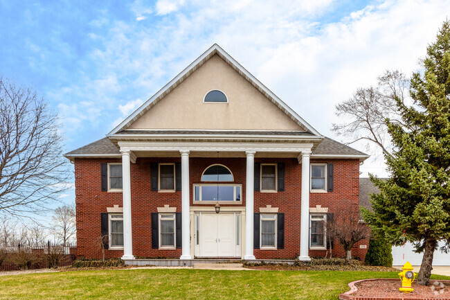 A number of higher-end homes can be found throughout Sunnyside.