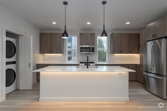 7044 SW Gonzaga St, Portland, OR 97223