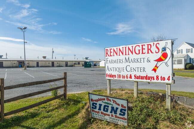 Renninger's Farmers Market brings locals and visitors to Maxatawny on Fridays and Saturdays.