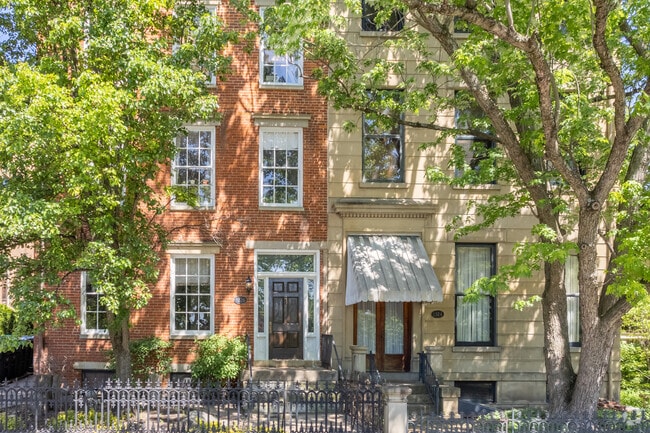 Townhouse homes on Broadway Street in Pendleton