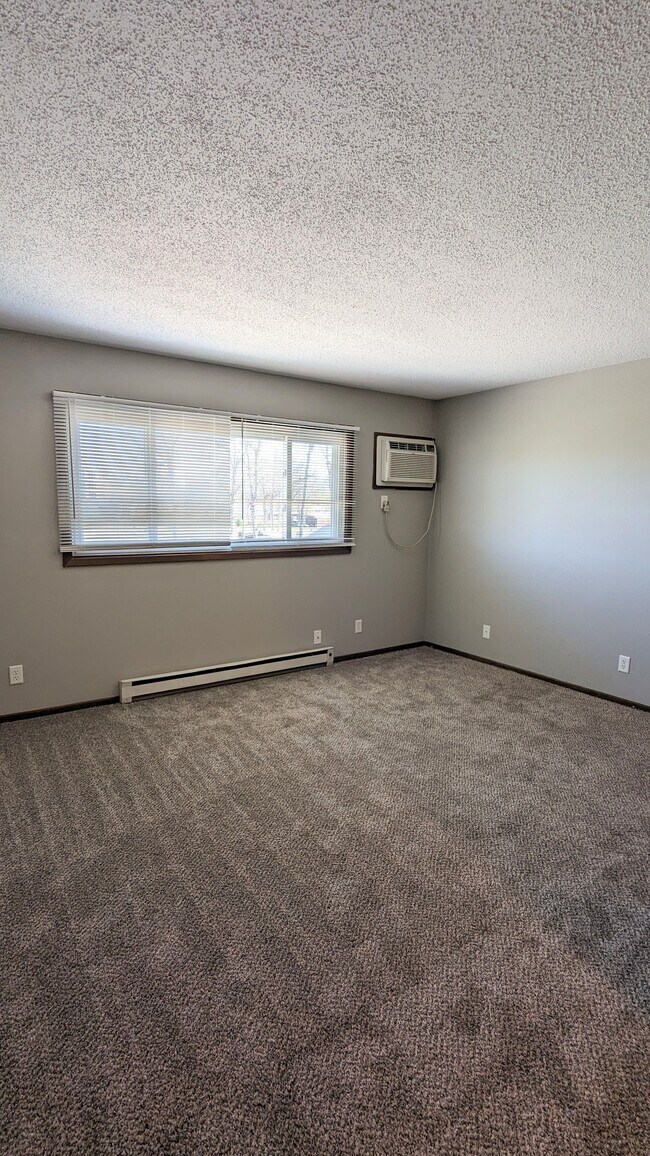 Oakview, Hiawatha, IA 52233 - photo 7