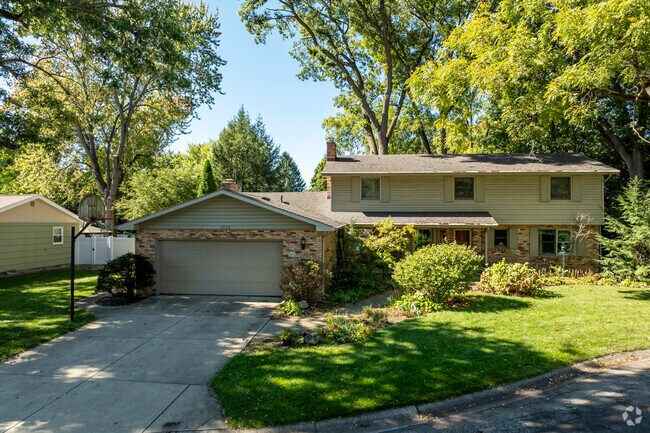 Owners take great pride in maintaining their homes in Greenleaf Manor.