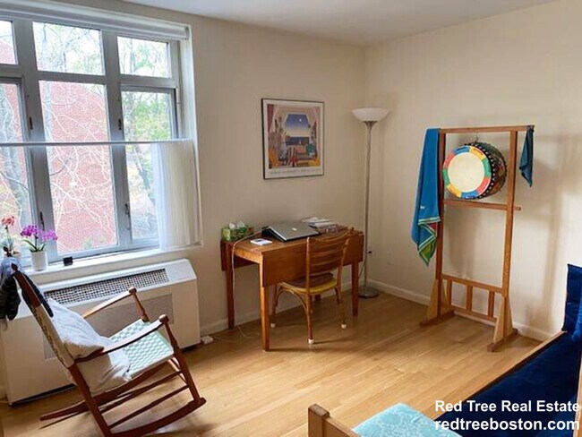 50 Vernon St unit 3, Brookline, MA 02446 - photo 4