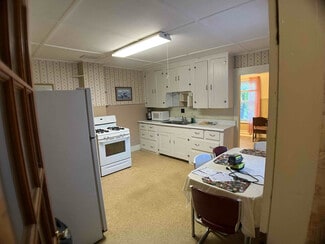 64 Elm St, Northfield, NH 03276