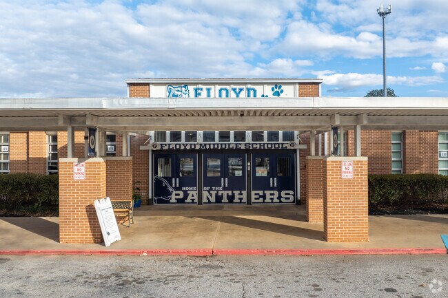 Floyd Middle School has a student-teacher ratio of 14 to 1.