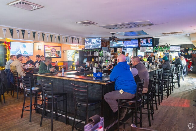 Pull up a bar stool and enjoy a cold drink at The Jug Handle Inn just outside of Maple Shade Township.