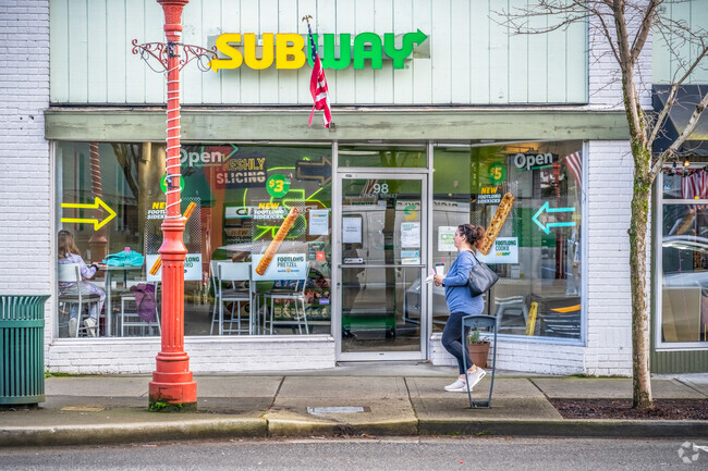 Squak Mountain's main commercial areas can be found along Front Street.