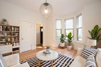 2176 N Maplewood Ave Unit 1, Chicago, IL 60647