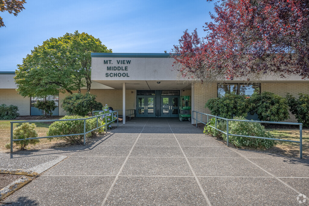 Mountain View Middle School entrance in Beaverton, Oregon.