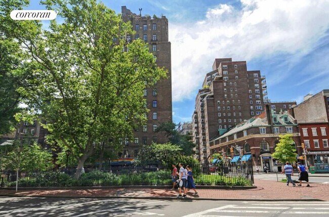 163 W 10th St, New York, NY 10014 - photo 5