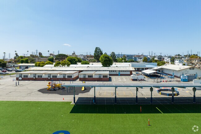 Jefferson Elementary School in Redondo Beach, CA offers a variety of recess activities.