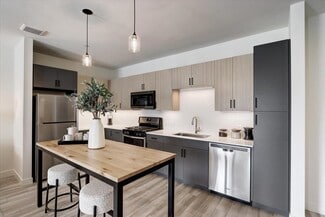 1425 Ellinwood Ave, Des Plaines, IL 60016