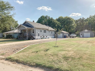 415 S 6th St, Sterling, KS 67579