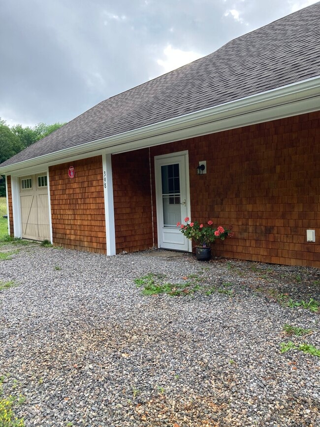 Newer home w/in floor heat/ A/C