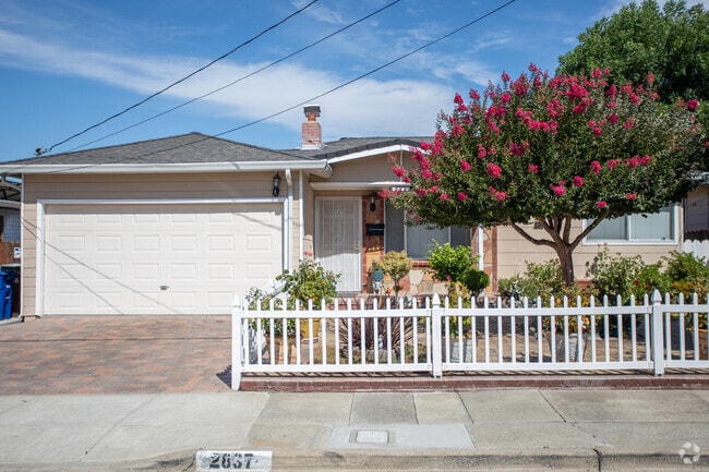 Rach style homes in Buchanan Field have mature trees, picket fences, and well-kept gardens.